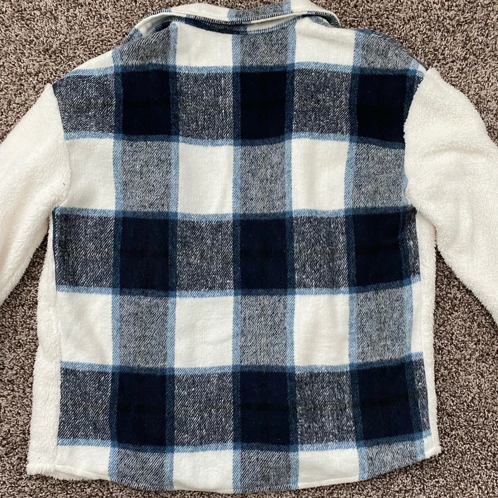 Shacket - Picture 5 of 5